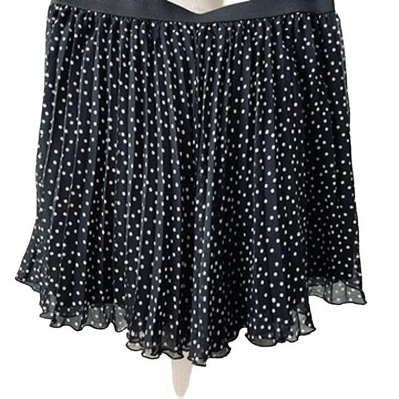 H&M Black with White Polka Dots Pleated Mini Skirt - Picture 3 of 6